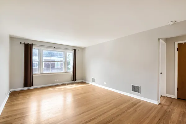 $200,000 | 10647 South Artesian Avenue, Unit 2W, Chicago, IL 60655