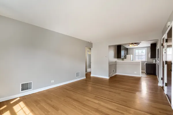 $200,000 | 10647 South Artesian Avenue, Unit 2W, Chicago, IL 60655