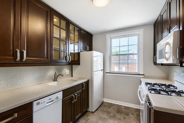 $200,000 | 10647 South Artesian Avenue, Unit 2W, Chicago, IL 60655