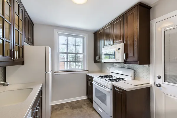 $200,000 | 10647 South Artesian Avenue, Unit 2W, Chicago, IL 60655