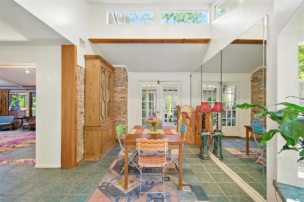 702 Keywe Place Duncanville, TX 75116 - Photo 12 of 40 a dining room with furniture and a potted plant