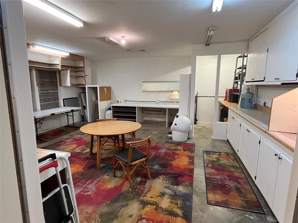 702 Keywe Place Duncanville, TX 75116 - Photo 18 of 40 a living room with furniture a rug and kitchen view