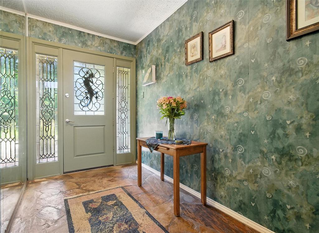 702 Keywe Place Duncanville, TX 75116 - Photo 2 of 40 a living room with furniture