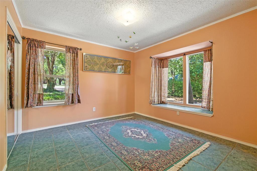 702 Keywe Place Duncanville, TX 75116 - Photo 25 of 40 an empty room with windows