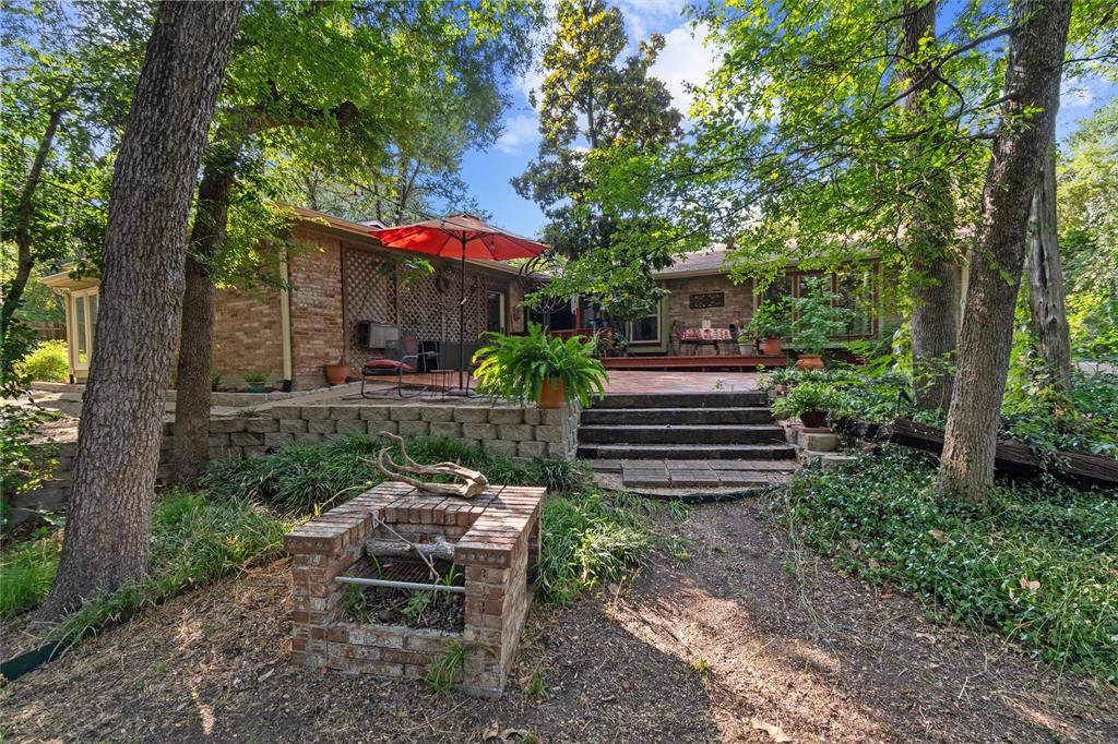 702 Keywe Place Duncanville, TX 75116 - Photo 31 of 40 a garden view with a seating space