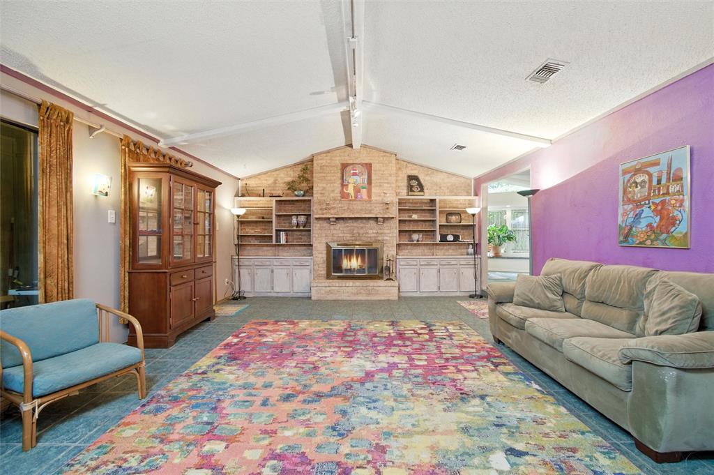 702 Keywe Place Duncanville, TX 75116 - Photo 4 of 40 a living room with furniture and a rug