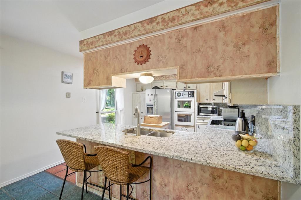 702 Keywe Place Duncanville, TX 75116 - Photo 6 of 40 a kitchen with a sink and cabinets