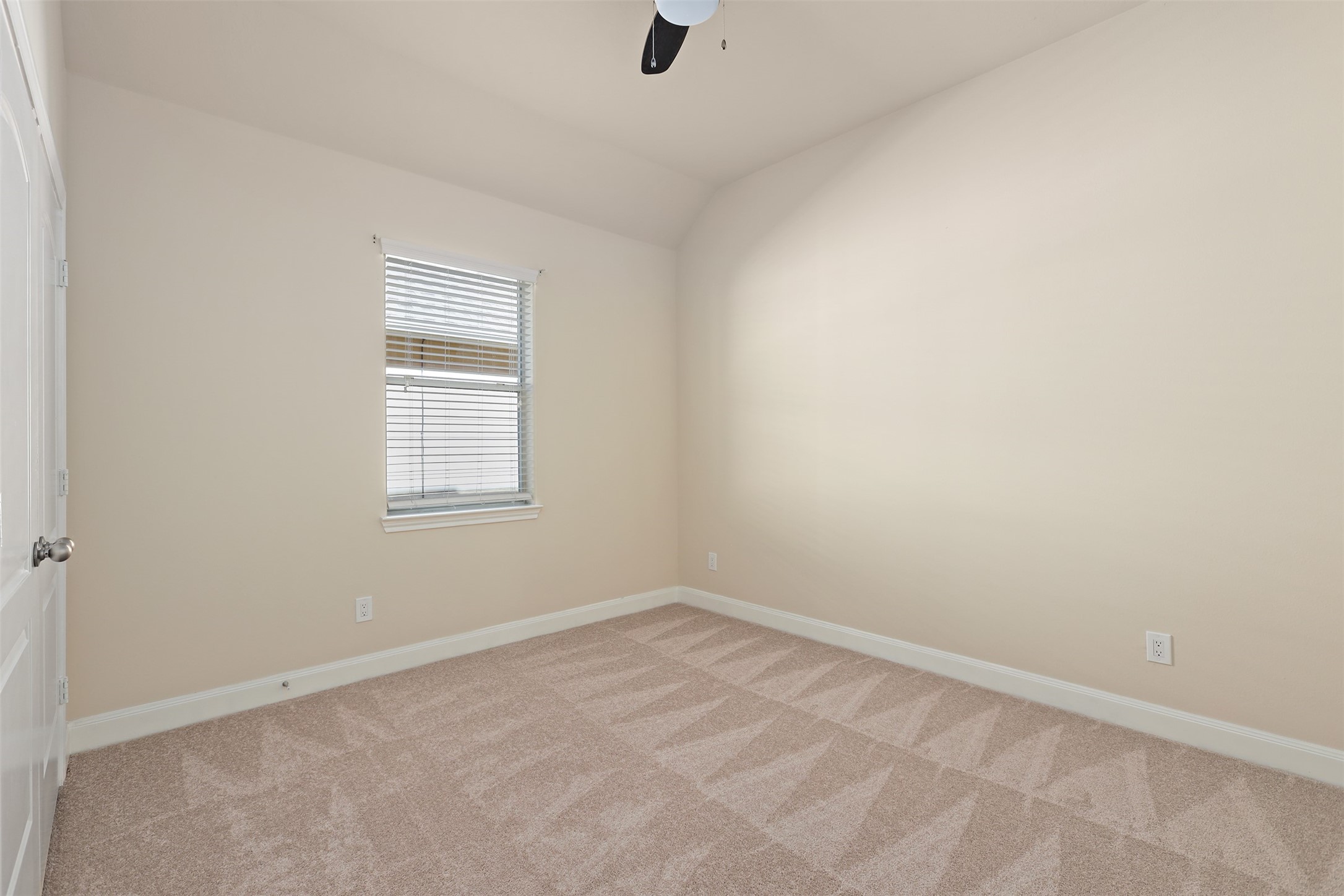 5026 Gulf Stream Lane Bacliff, TX 77518 - Photo 15 of 20 an empty room with a window