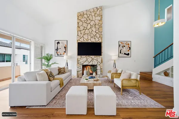 $849,000 | 725 South Barrington Avenue, Unit 304, Los Angeles, CA 90049