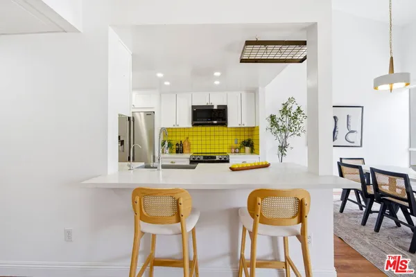 $849,000 | 725 South Barrington Avenue, Unit 304, Los Angeles, CA 90049