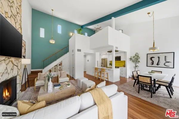 $849,000 | 725 South Barrington Avenue, Unit 304, Los Angeles, CA 90049