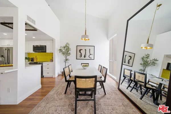 $849,000 | 725 South Barrington Avenue, Unit 304, Los Angeles, CA 90049
