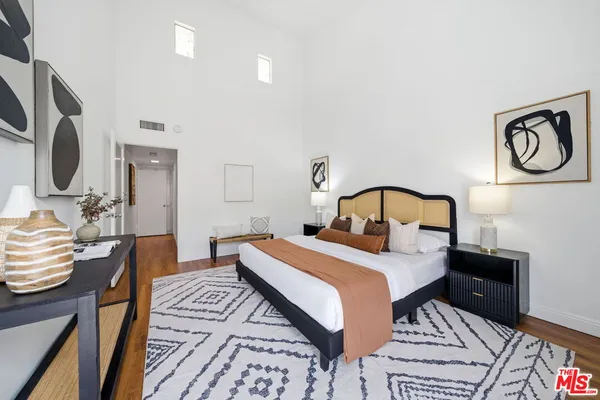 $849,000 | 725 South Barrington Avenue, Unit 304, Los Angeles, CA 90049