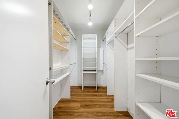 $849,000 | 725 South Barrington Avenue, Unit 304, Los Angeles, CA 90049