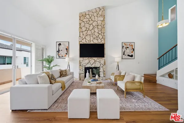 $849,000 | 725 South Barrington Avenue, Unit 304, Los Angeles, CA 90049