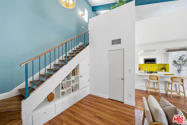 $849,000 | 725 South Barrington Avenue, Unit 304, Los Angeles, CA 90049
