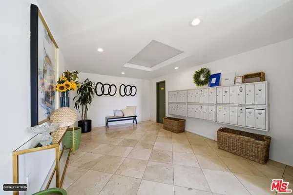 $849,000 | 725 South Barrington Avenue, Unit 304, Los Angeles, CA 90049