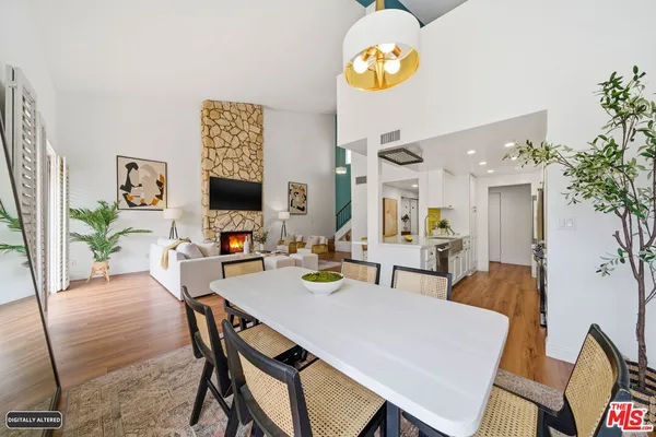 $849,000 | 725 South Barrington Avenue, Unit 304, Los Angeles, CA 90049