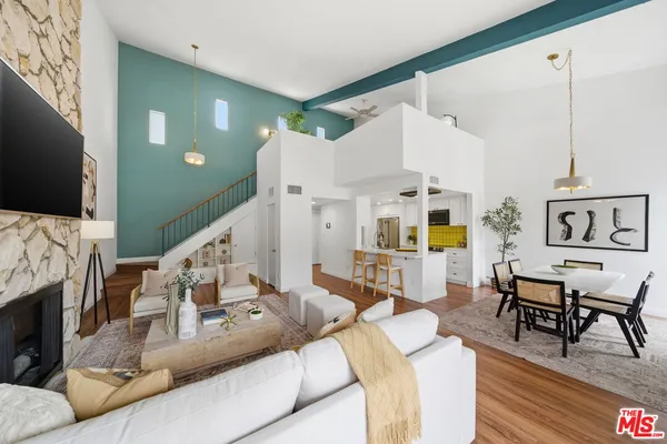 $849,000 | 725 South Barrington Avenue, Unit 304, Los Angeles, CA 90049