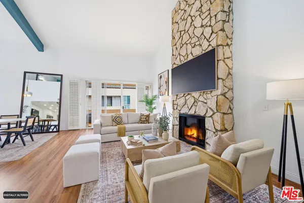 $849,000 | 725 South Barrington Avenue, Unit 304, Los Angeles, CA 90049