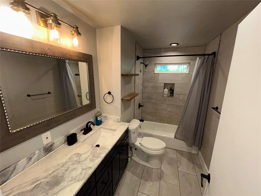 908 Fairview Street Graham, TX 76450 - Photo 24 of 30 Hall Bathroom