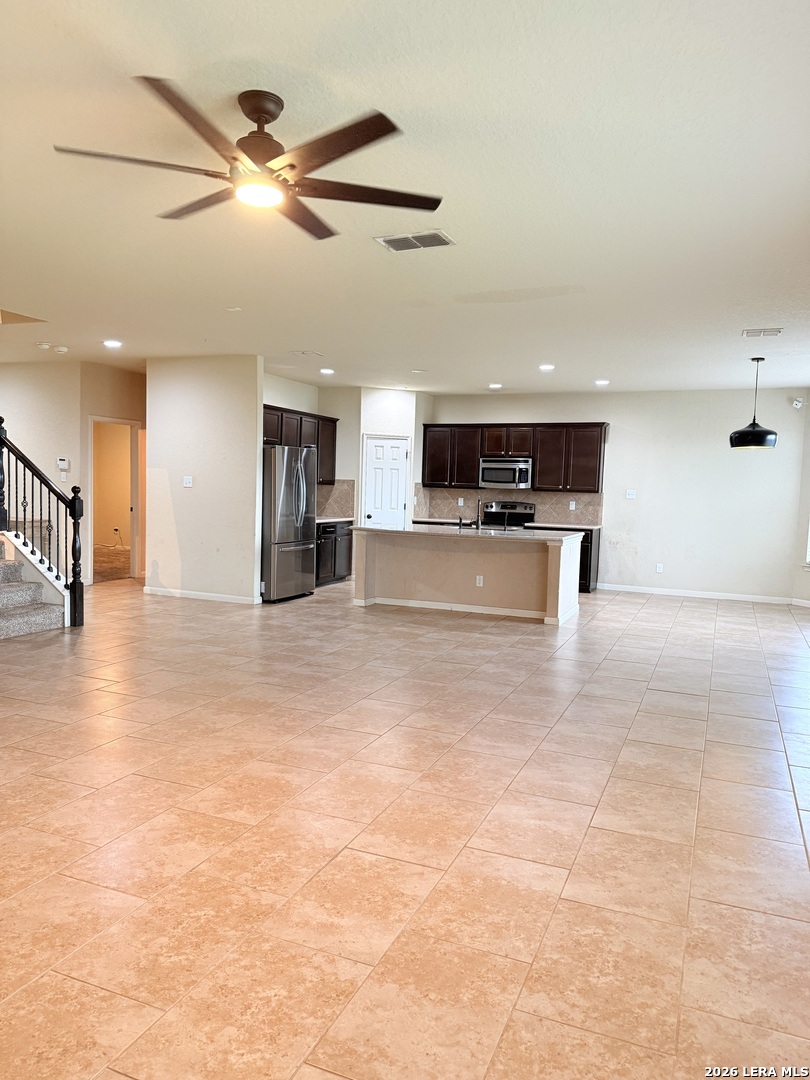 9010 Phoenix Converse, TX 78109 - Photo 2 of 22