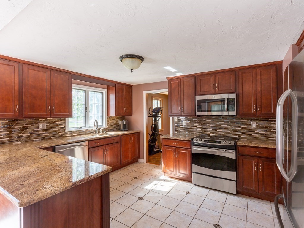18 Scotch Dam Road Easton, MA 02375 - Photo 4 of 36 Gallery Image 4