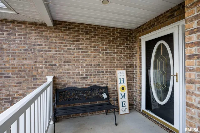 a view of a livingroom with washer and dryer