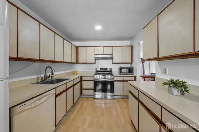 $525,000 | 99 Woodmere Drive, Parlin, NJ 08859