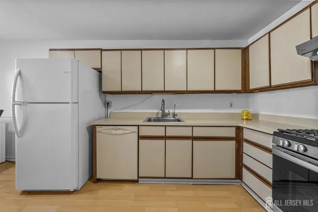 $525,000 | 99 Woodmere Drive, Parlin, NJ 08859