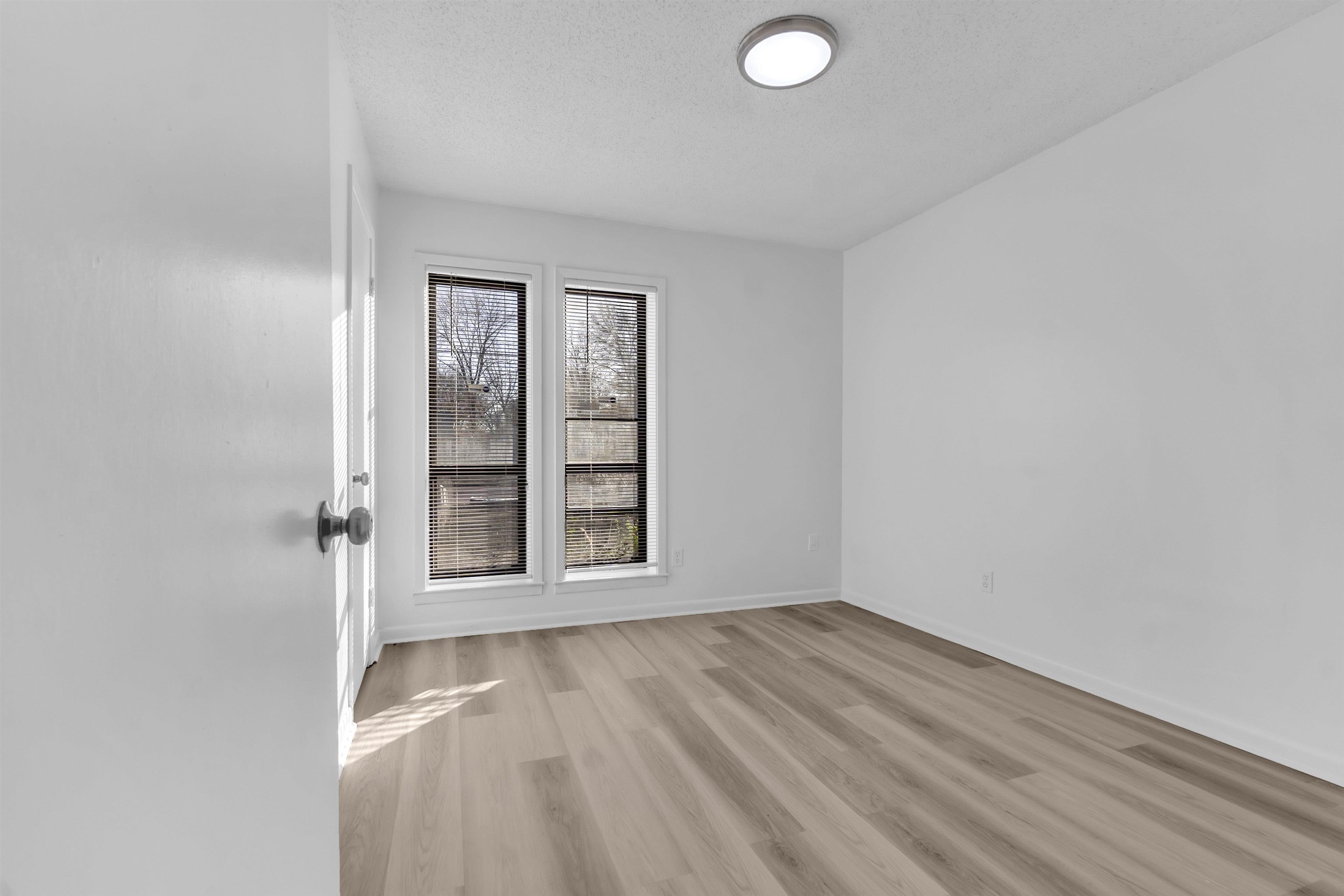 4579 Crump Road Memphis, TN 38141 - Photo 9 of 18 an empty room with window