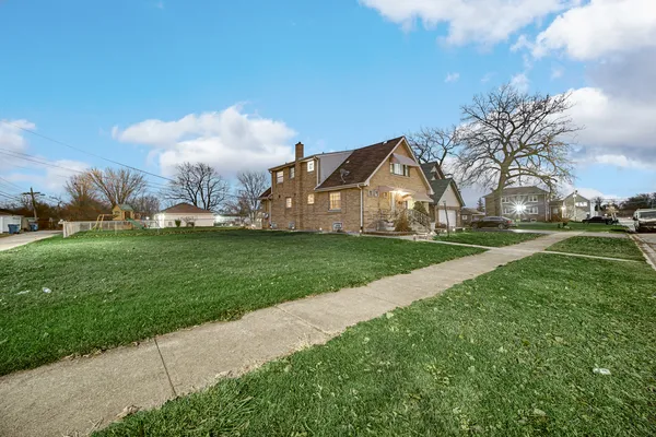 a view of a house with a big yard