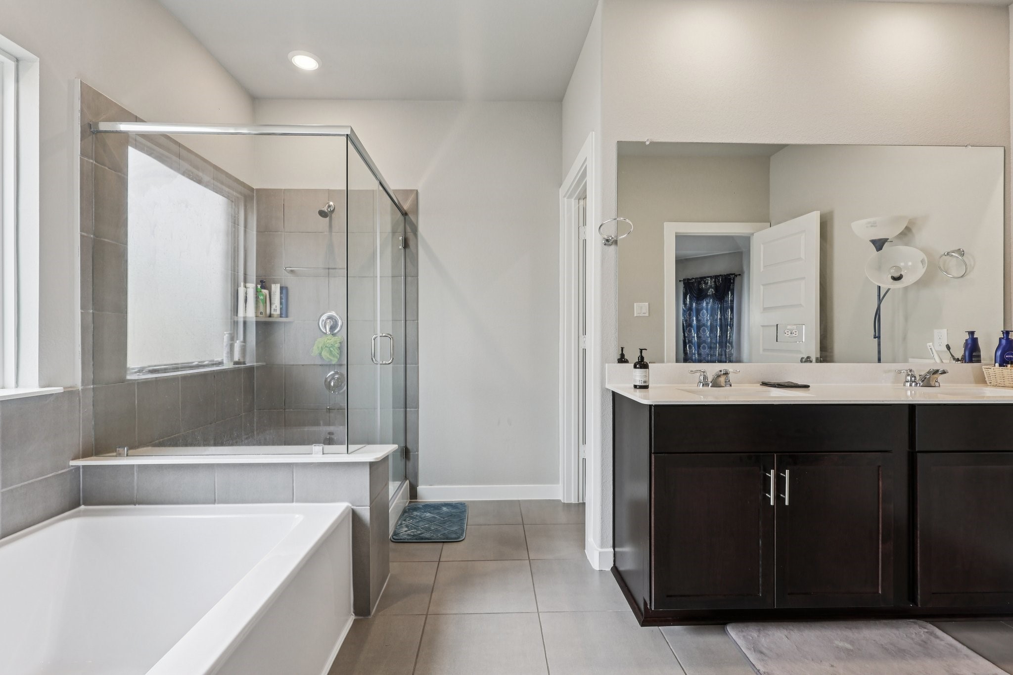 5931 Jenna Way Rosenberg, TX 77471 - Photo 17 of 35 Primary Bathroom
