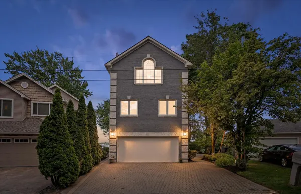 $984,000 | 4691 Mapleview Avenue, West Bloomfield, MI 48324