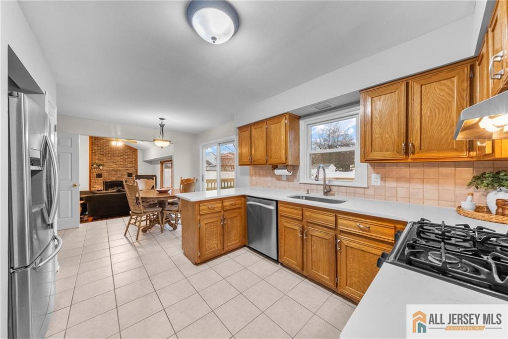 5 Wetherhill Way Dayton, NJ 08810 - Photo 13 of 57
