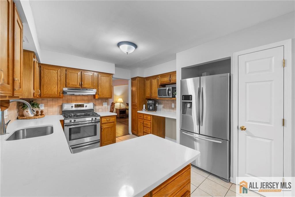 5 Wetherhill Way Dayton, NJ 08810 - Photo 17 of 57