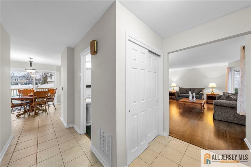 5 Wetherhill Way Dayton, NJ 08810 - Photo 4 of 57