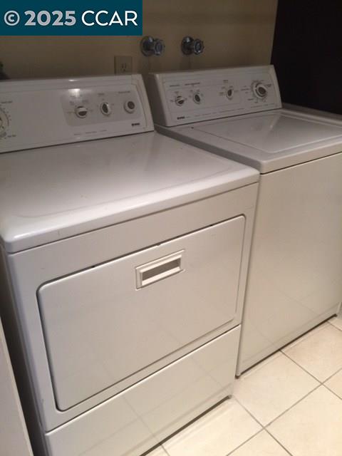 1000 Sanders Drive Moraga, CA 94556 - Photo 31 of 32 a close up view of washer and dryer