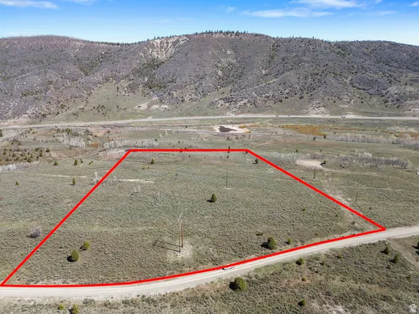 $200,000 | 22047 East Deer Trail Drive, Unit C61, Helper, UT 84526