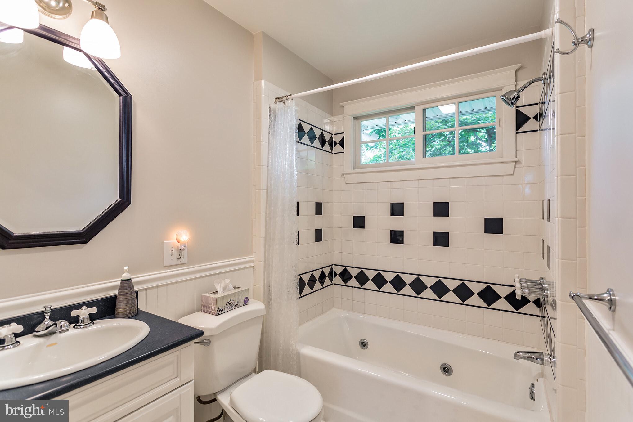 19 West Ridge Road Media, PA 19063 - Photo 14 of 29 First floor full bath