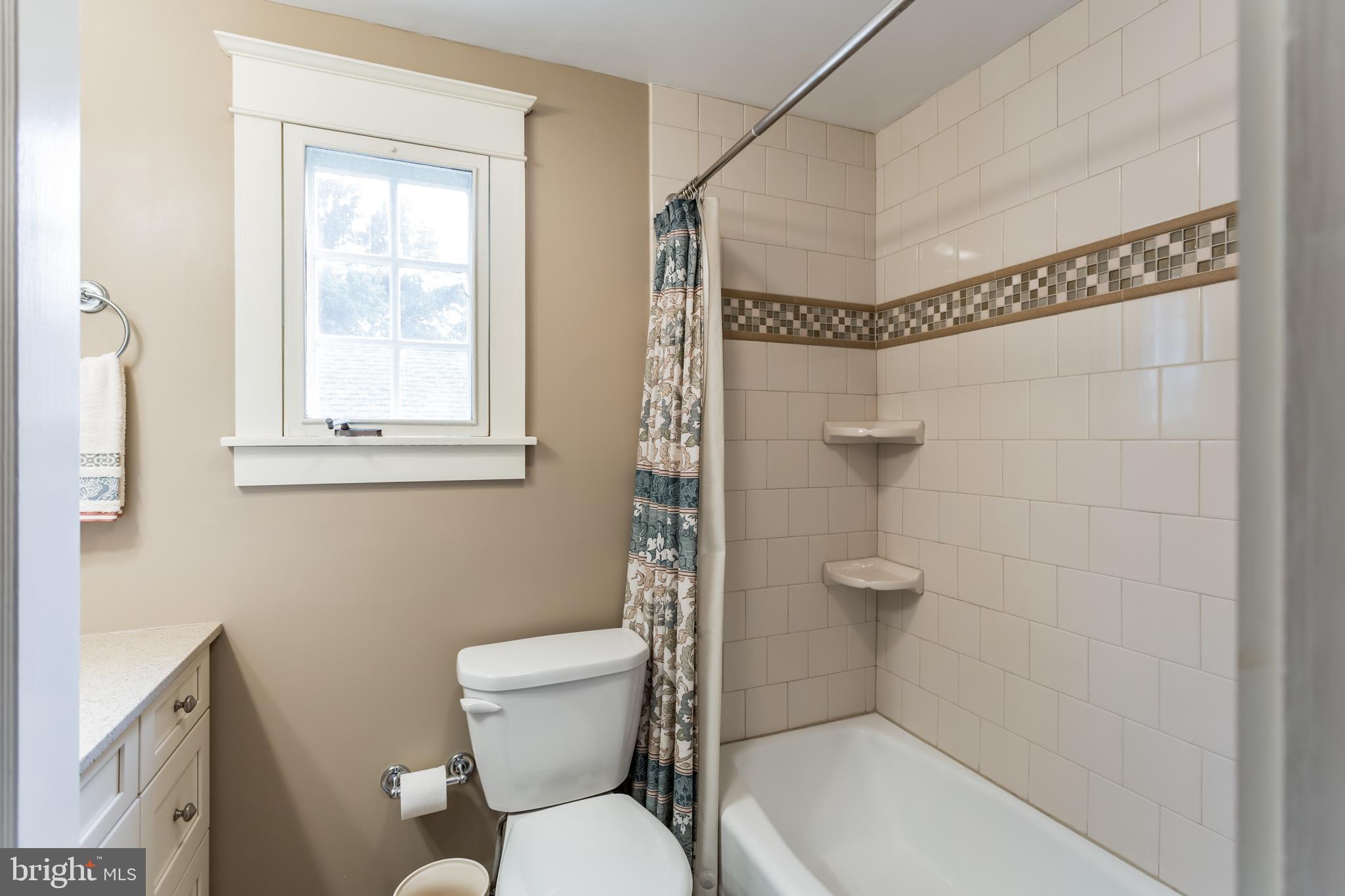 19 West Ridge Road Media, PA 19063 - Photo 19 of 29 Second Floor Bath