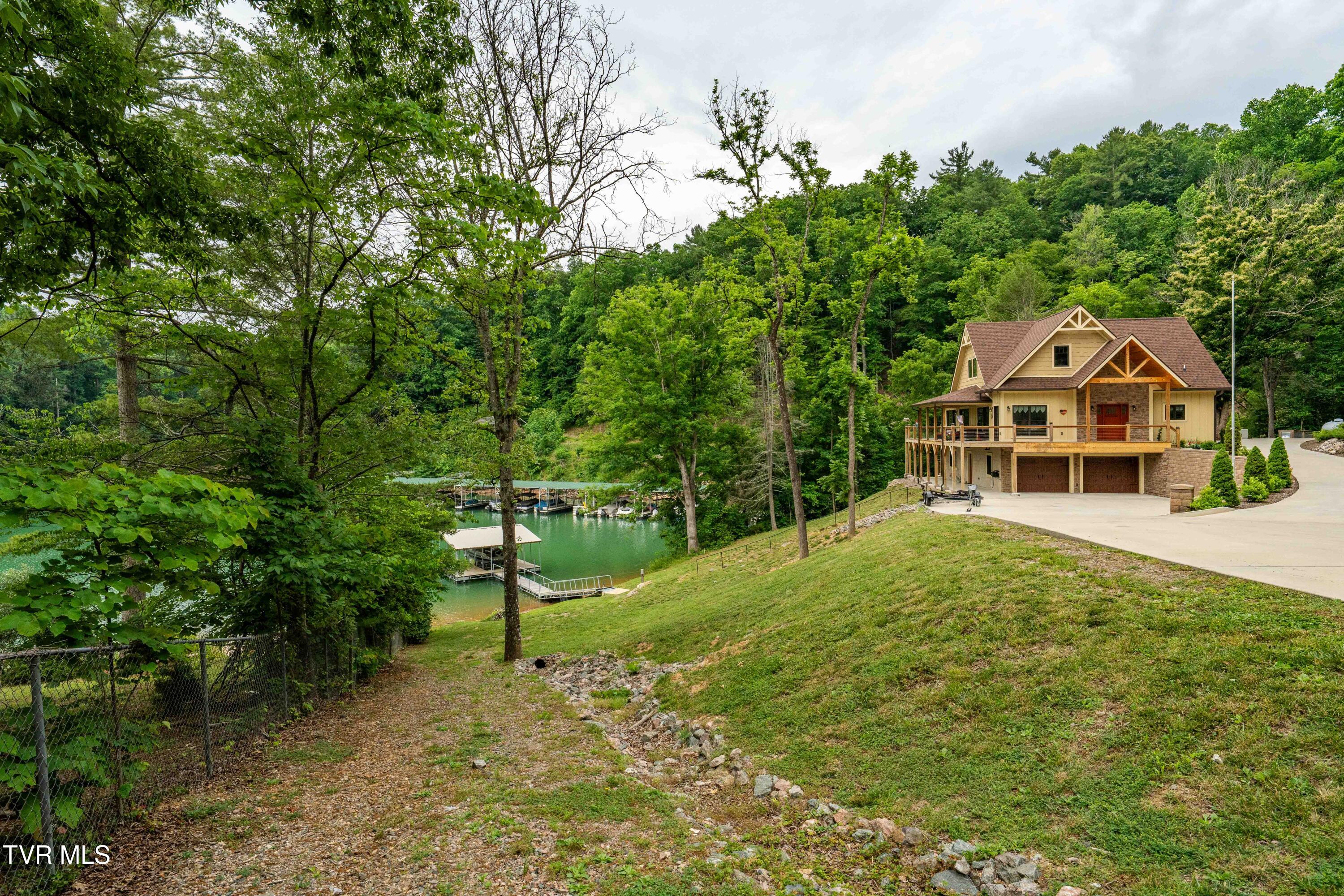 175 Lakeside Drive Butler, TN 37640 - Photo 5 of 102 175 Lakeside Dr (76 of 117)