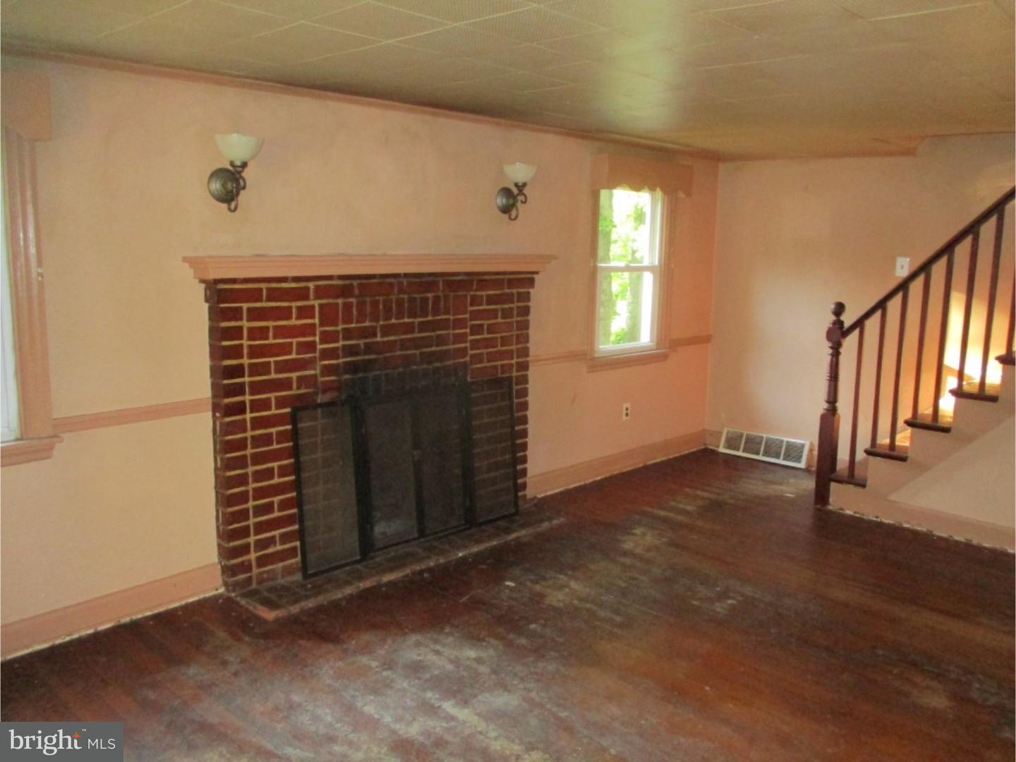 971 County Line Road Huntingdon Valley, PA 19006 - Photo 3 of 21 Living Room