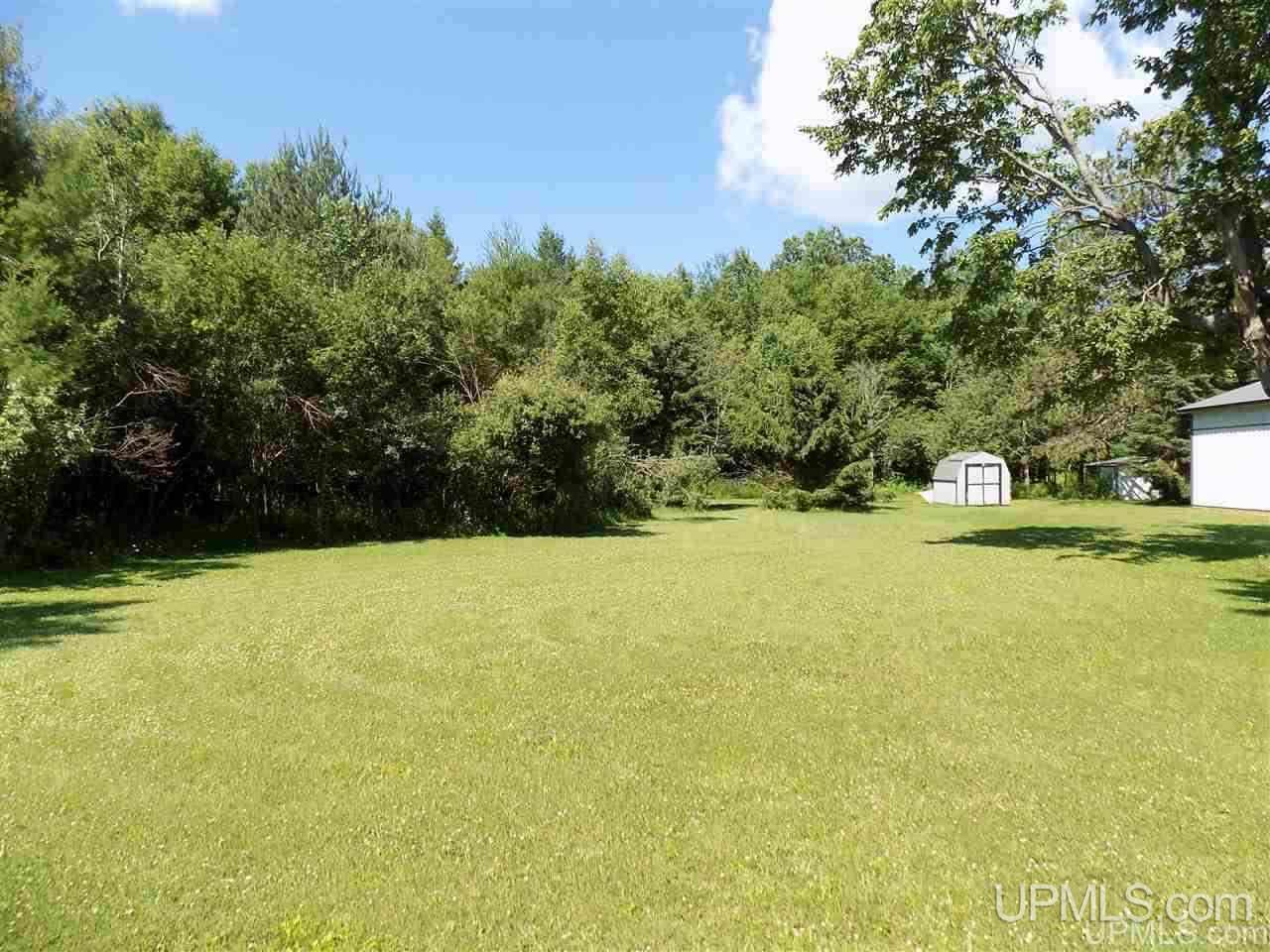 877 N River Road Manistique, MI 49854 - Photo 2 of 43