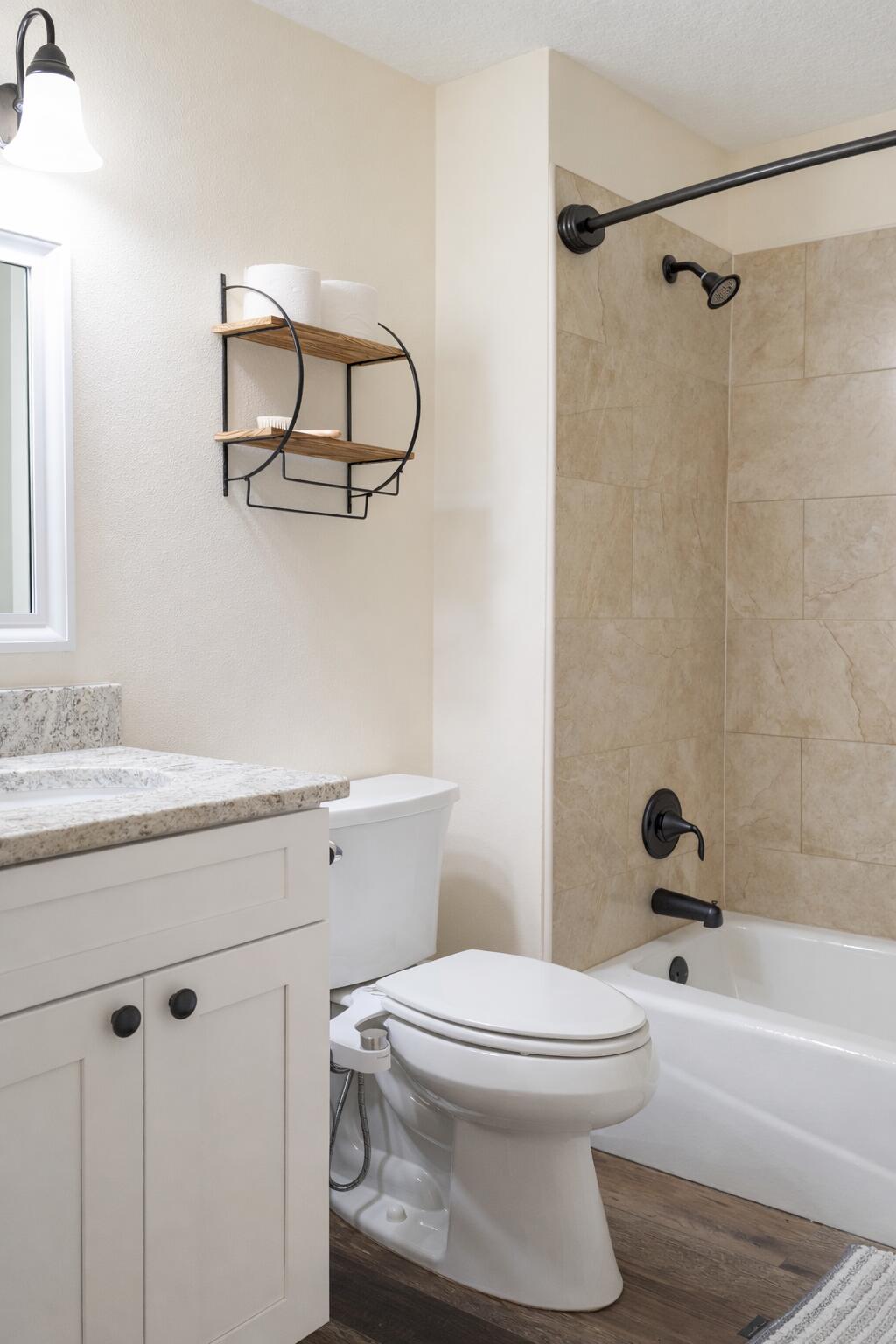 809 Southwest 3rd Avenue Okeechobee, FL 34974 - Photo 17 of 23 Guest bath