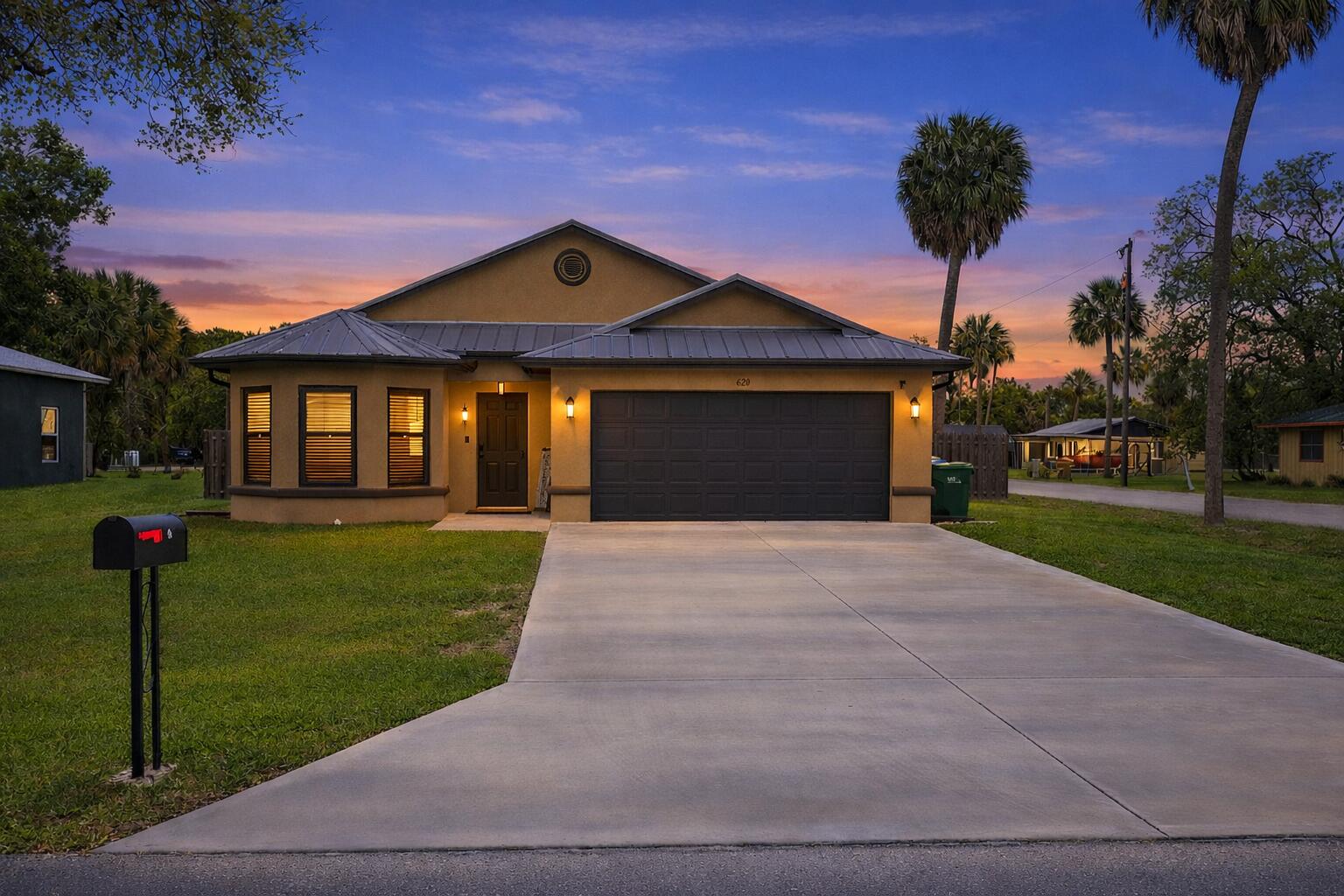 809 Southwest 3rd Avenue Okeechobee, FL 34974 - Photo 2 of 23 Twilight