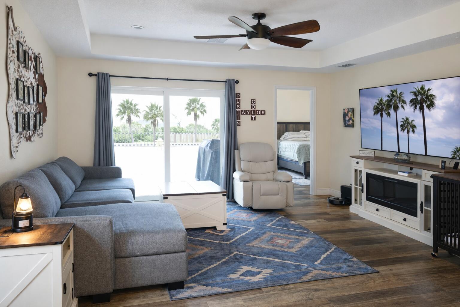 809 Southwest 3rd Avenue Okeechobee, FL 34974 - Photo 6 of 23 Living Room