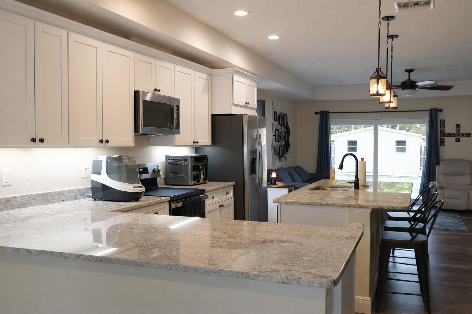 809 Southwest 3rd Avenue Okeechobee, FL 34974 - Photo 10 of 23 Kitchen