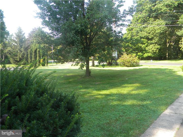1710 Makefield Road Yardley, PA 19067 - Photo 3 of 23 Front Yard