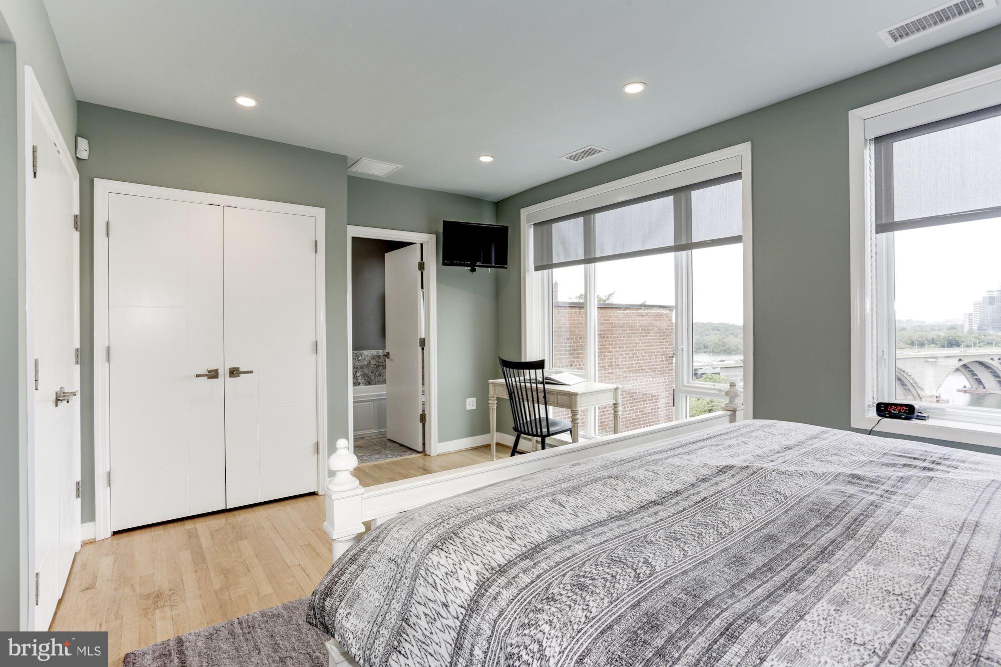 3604 Prospect Street Northwest Washington, DC 20007 - Photo 21 of 41 Great Light